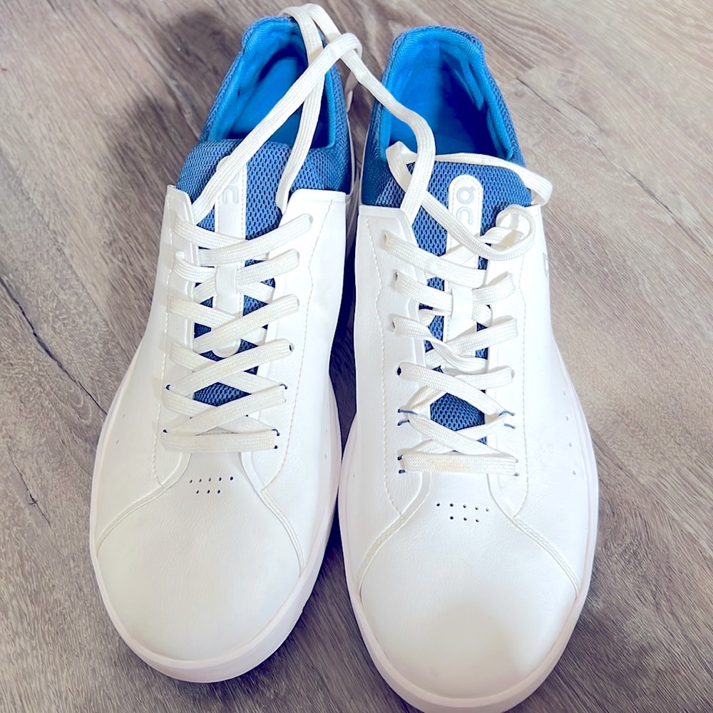 On the Roger advantage white shoes like new condition